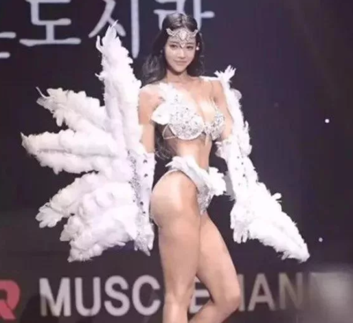 对韩军来说，其它都谈不上什么优势，可他们的美女资源却着实丰富。这样的资源不加以利用，是对不起观众的。所以韩军经常发动一些女星到军队来训练、来劳军、来作征兵大使，既丰富军营文化、慰籍官兵，也以此吸引民众对国防的关注、普及国防知识，同时这对明星来说也是自我宣传，可谓一举多得、互利共赢。