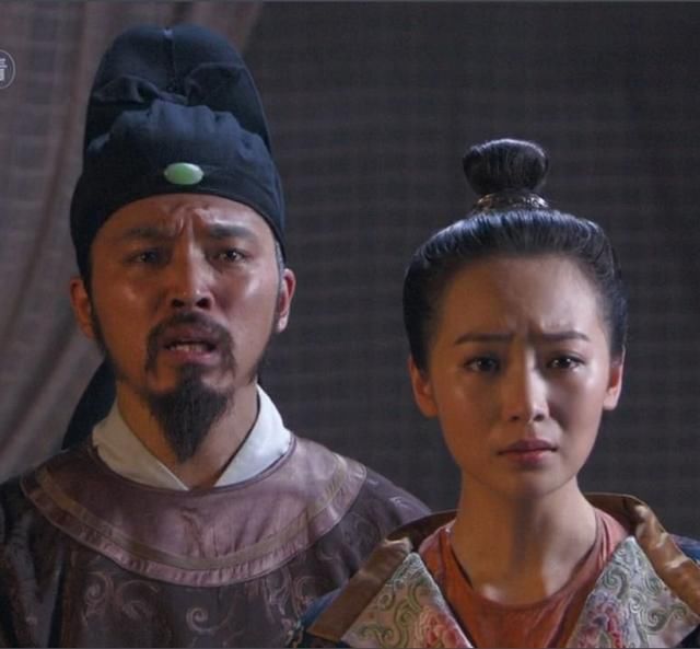 出道演艺圈,直到2010年才与张子健等人主演了电视剧《神断狄仁杰》,在