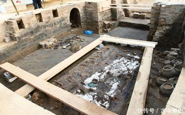 后世掘开墓葬, 发现武大郎真实身高1.78米, 还曾