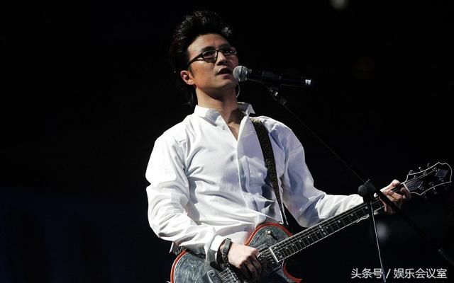 歌坛半壁江山汪峰4个老婆近照曝光,网友:这辈