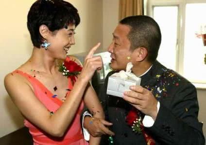 同为离婚再嫁的女人,当了明星的后妈,这两位差