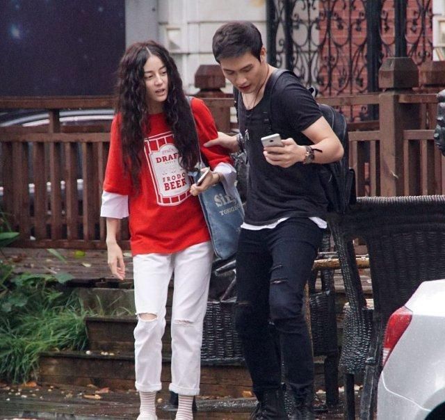 张彬彬有恋情了,和经纪人暧昧不清,却用迪丽热
