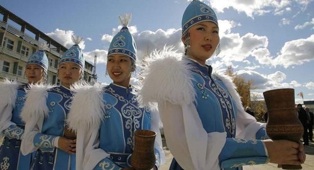 世界第二大黄种人国家,面积比印度大,黄金和钻