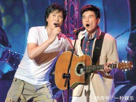 在央视春晚一炮而红,与费玉清并称双雄,52岁