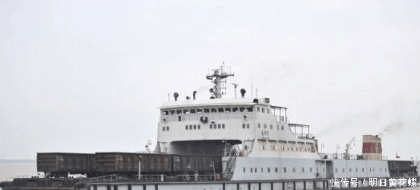火车怎么上轮船 看看中国最大的火车轮渡怎么