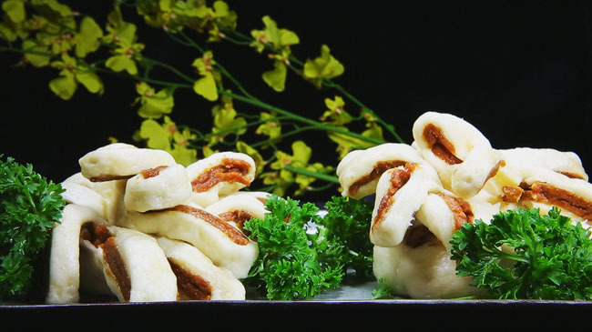 《养生厨房》麻酱花卷+霸王花炖猪骨