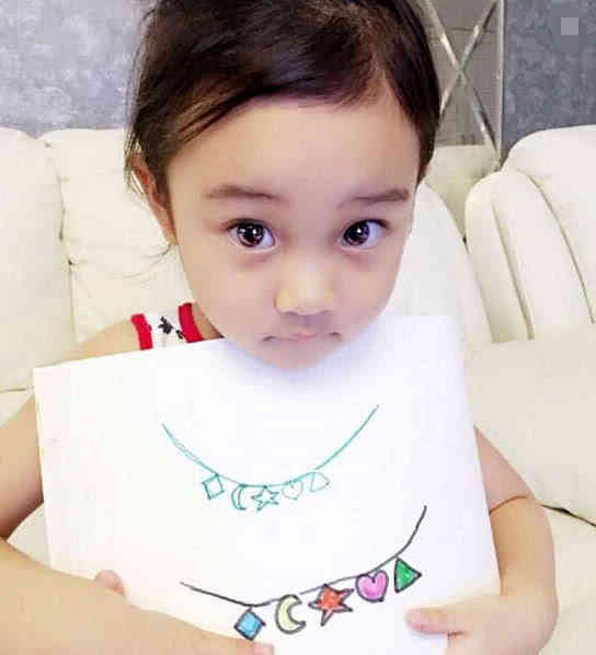 甜馨近照流出,昔日集万千宠爱于一身的小公举脸上的笑容已不存在