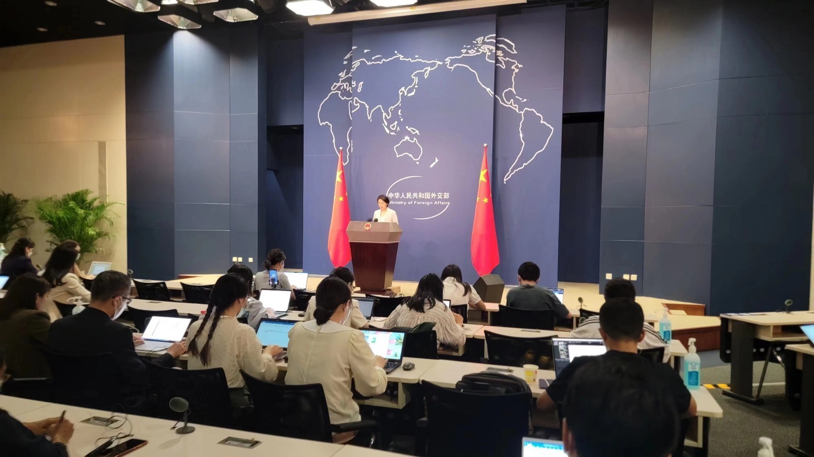 外交部:坚决反对美方无理打压中国企业_北京时间