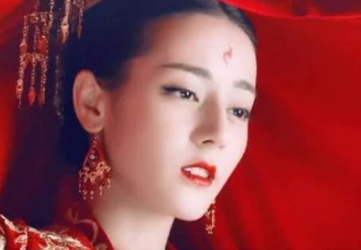 赵丽颖红衣装,娜扎红衣装,迪丽热巴红衣装,差距