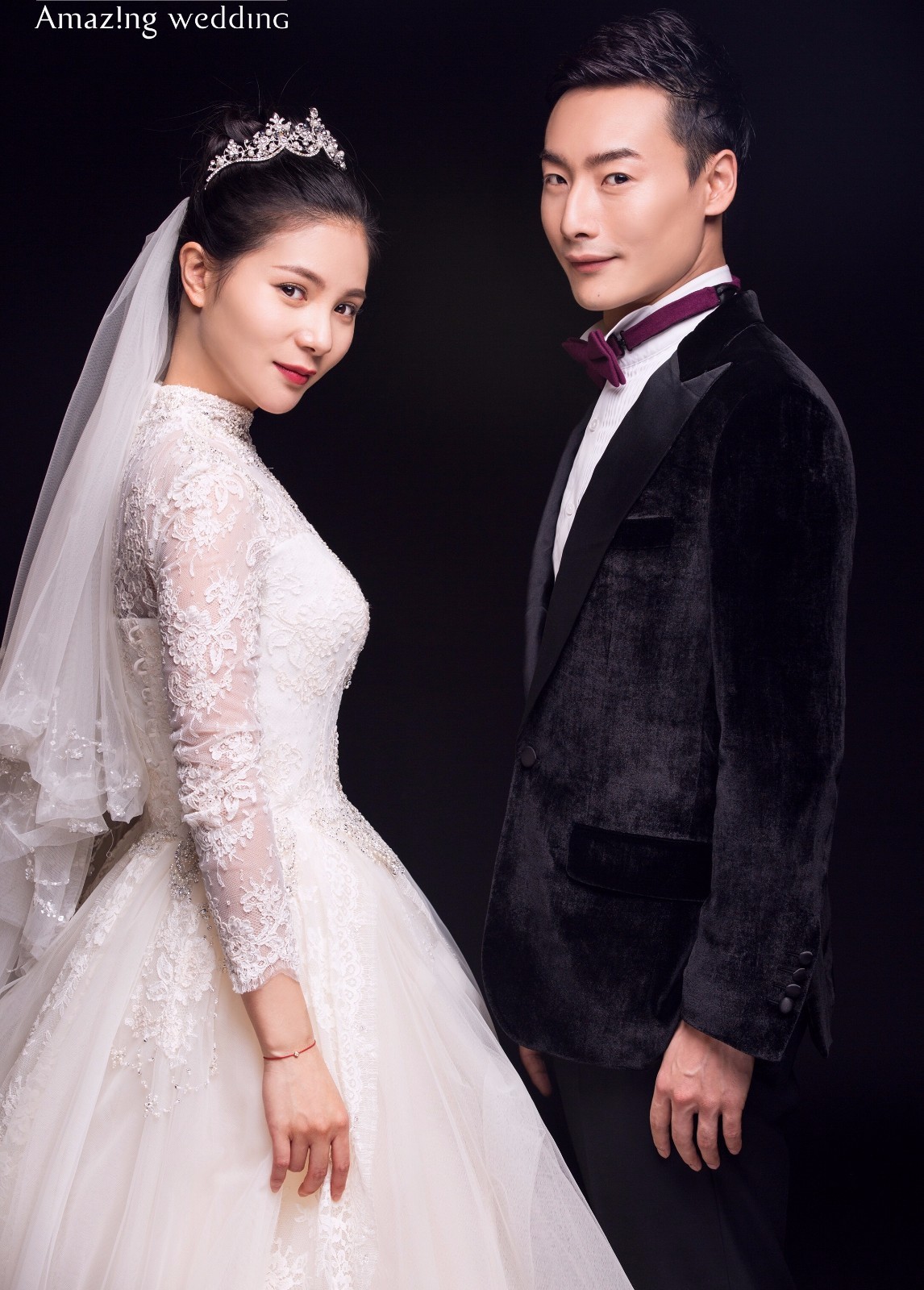 何姿秦凯晒西式婚纱照 身披白纱宛若公主