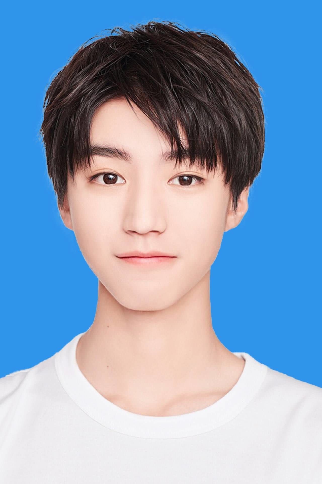 杨幂,王俊凯,杨洋,陈伟霆的素颜证件照,究竟谁的