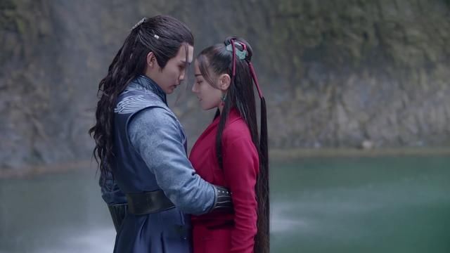 烈火如歌:迪丽热巴周渝民,颜值再高发型一样坑