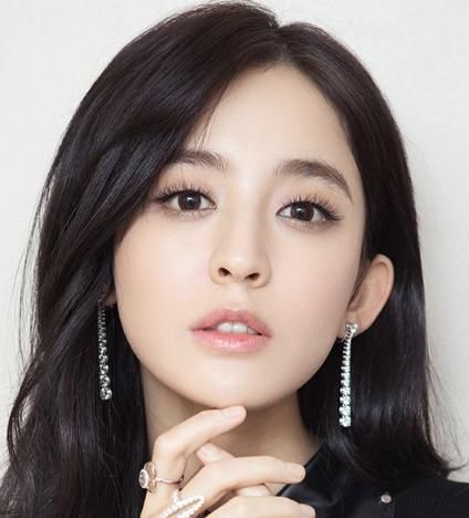 古力娜扎秀长发美照走出失恋阴霾,晒照格式引起群众追捧