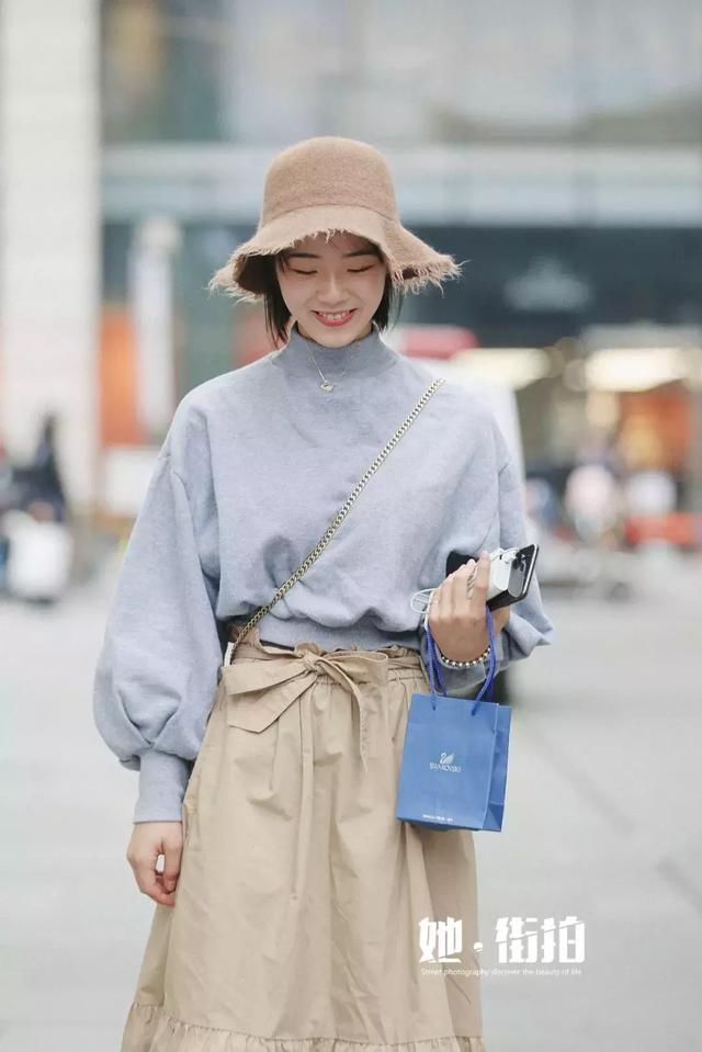 成都街拍:没有裙子的春天,是不完整的