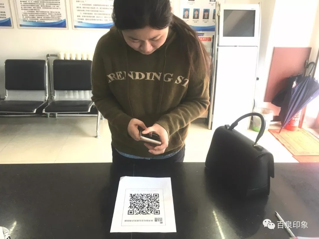 百泉街道积极开展在职党员回社区报到工作