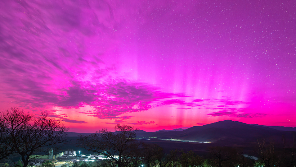 极强地磁暴带来多彩极光是怎样产生的? 极强地磁暴带来多彩极光是怎样产生的?