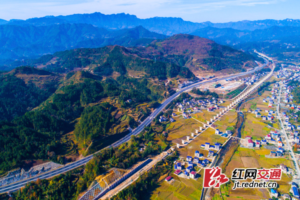 2017年12月31日,张桑(张家界至桑植)高速建成通车,湘西地区再添南北