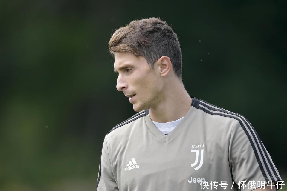 神操作! 伊瓜因租借加盟AC米兰! 博努奇转会尤