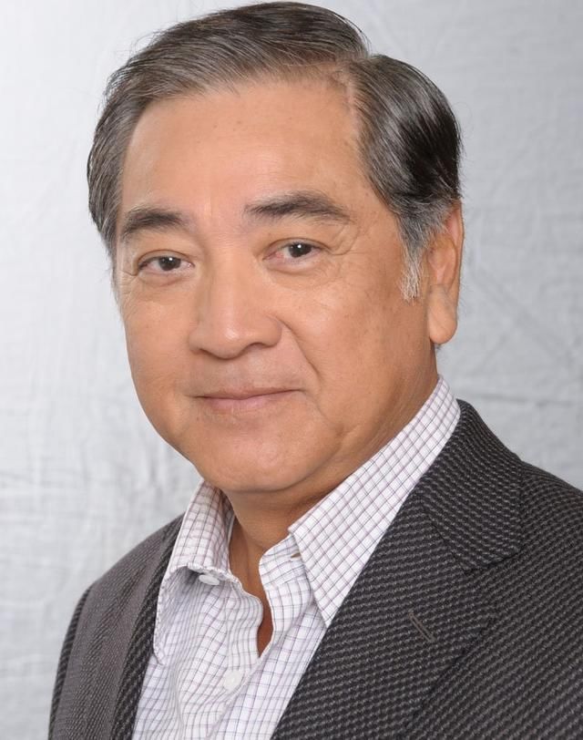 丈夫工作太忙顾不上家,她离婚抛夫弃子,去世时