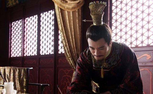 一代昏君的他,竟因睡错了妃子,意外为王朝捡回