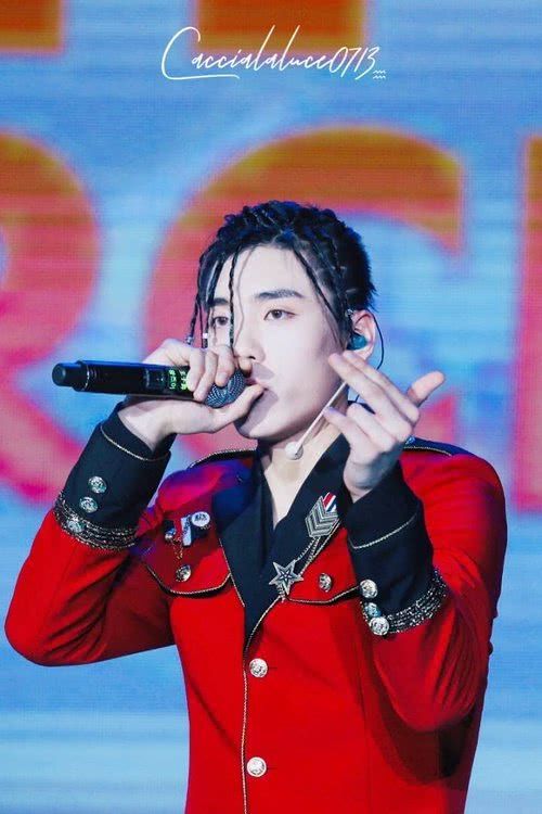 nine percent宿舍拖鞋曝光被嫌太丑,范丞丞半夜