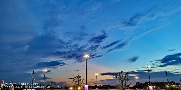 华为p20pro的莱卡三摄能超越入门单反吗?手机