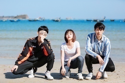 白敬亭魏大勋谭松韵齐上综艺晒合照 网友:已脑