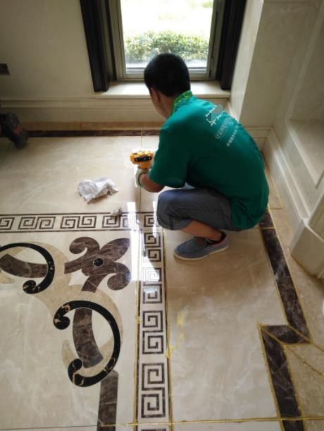 美缝瓷砖还在请工人做?学会这几招,不花钱也能