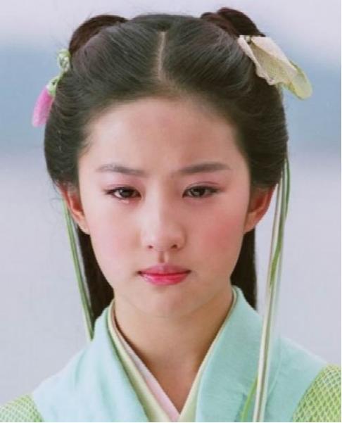 明明是中国人,刘亦菲为何选择美国国籍?