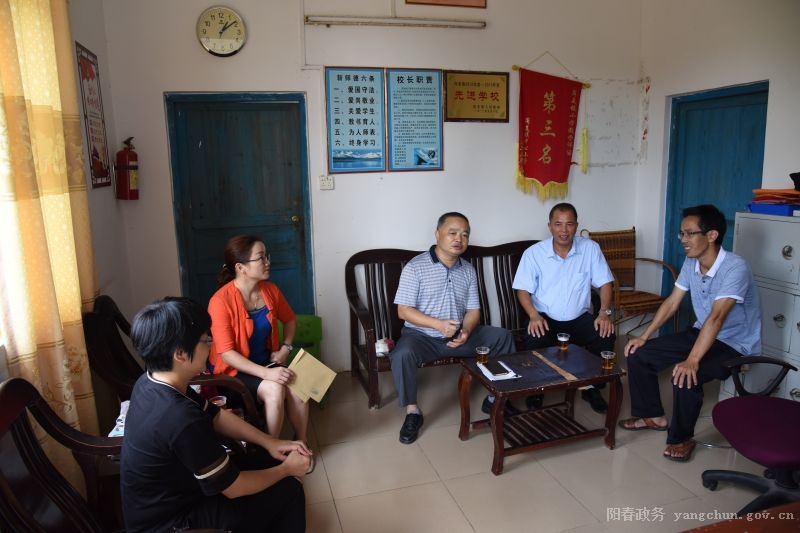 岗美镇:组织开展教师节慰问活动