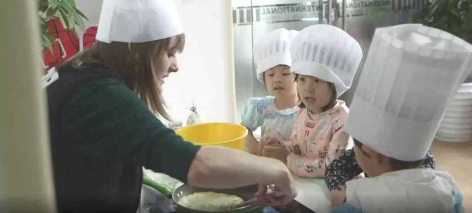 吃个煎饼也能学英语? 这个全外教的英语班竟然