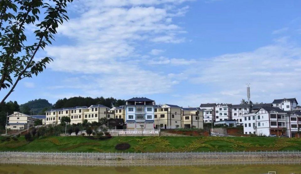 余庆县构皮滩镇卧龙庄异地搬迁扶贫安置点.徐启俊摄