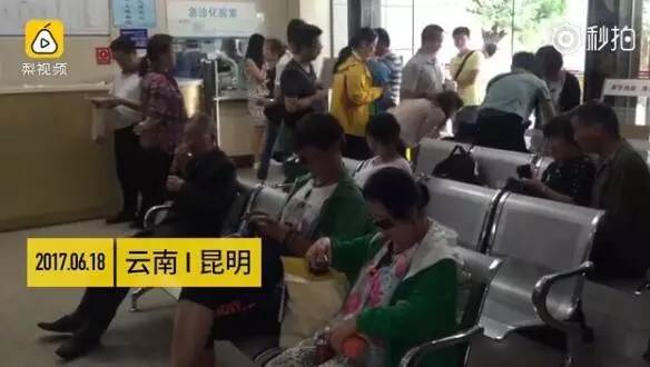 乘客飞出座位!空姐都在哭!昨天这架飞机在天上究竟发生了什么 乘客飞出座位!空姐都在哭!昨天这架飞机在天上究竟发生了什么