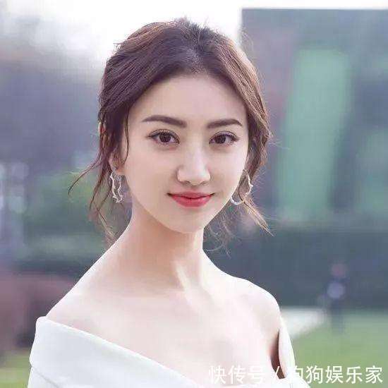 王思聪首次炮轰景甜, 和成龙关系终捅破? 网友