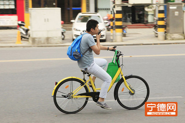 取随停,可谓是短途代步神器,上班族们即使早上晚起几分钟,踏上小黄车
