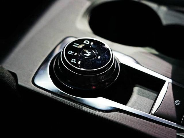 特这次拼了,福克斯2.0T+8AT,后排可以打扑克!