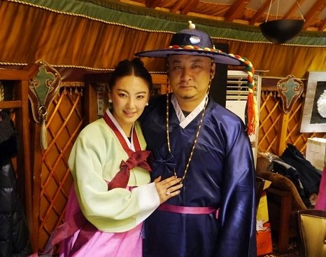 1987年,22岁的万全安考入北京电影学院,和张嘉译,张子健成为同班