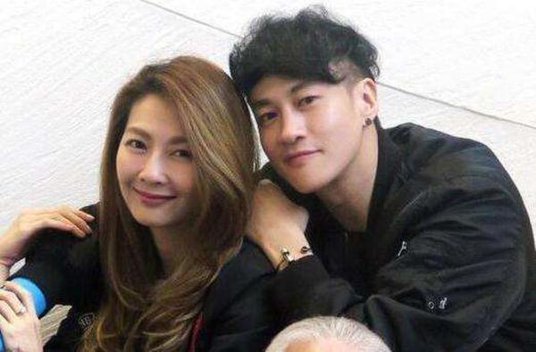 何润东与妻子(资料图)