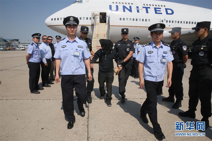 美方向我国遣返一名严重刑事犯罪嫌疑人