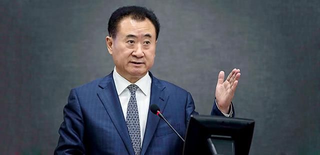 崔永元采访王健林:房价什么时候降?王健林笑了