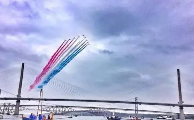 中国参与建造的大桥,英国女王出席剪彩!