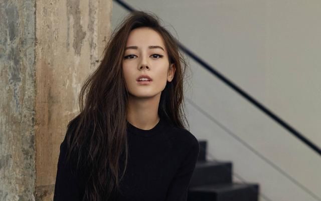 杨幂艺人代斯:不仅和迪丽热巴是好闺蜜,和张彬