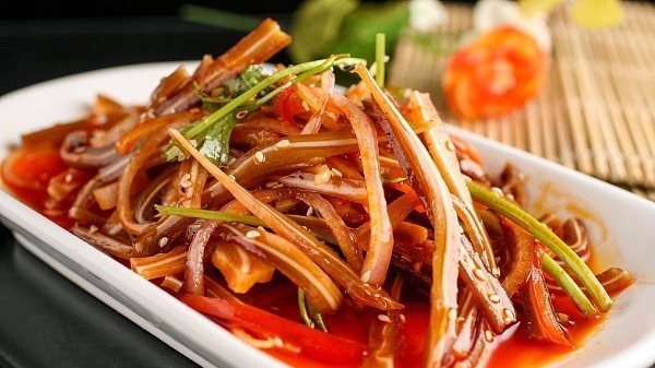 凉拌红油猪耳,爽脆可口,麻辣鲜香! 凉拌红油猪耳,爽脆可口,麻辣鲜香!