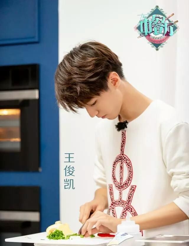 惊!蔡徐坤再度和千玺,王俊凯了关系?