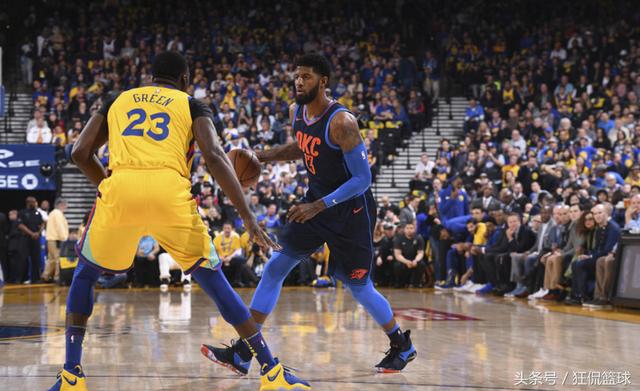 撑一下保护对手那么难吗? 詹姆斯真应该教教扎