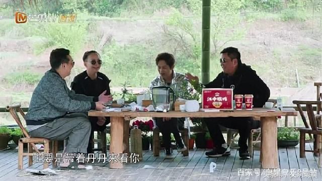 《向往2》赵宝刚自曝做客的原因,何炅夹在中间
