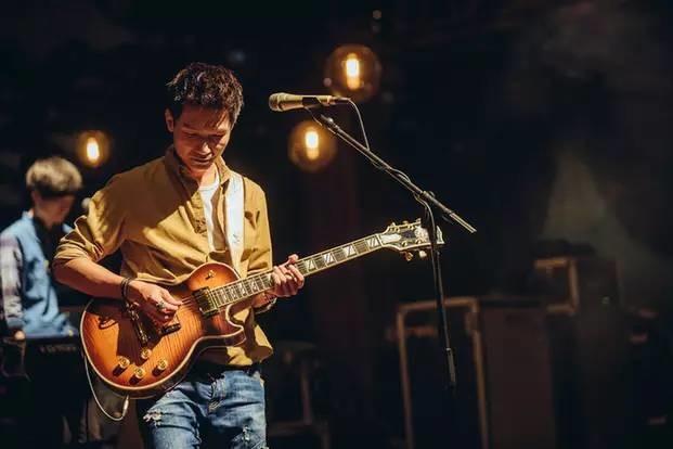 他是07年快乐男声的总冠军,一个主流歌手的独