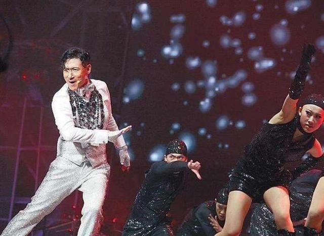 称霸华语乐坛的5首歌,黄家驹落榜,张国荣垫底