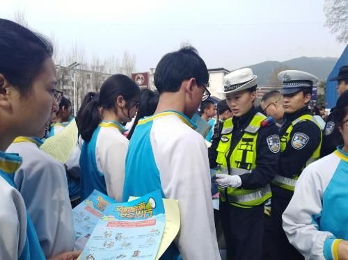 广元工农镇开展法律进学校法治宣传活动