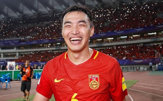 冯潇霆在吐槽大会上舌战群儒!中国男足无缘俄